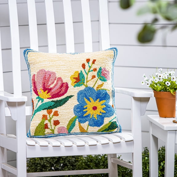 Indoor/Outdoor Spring Bloom Hooked Polypropylene Throw Pillow 18"x18"