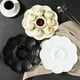 thumbnail image 1 of Plato de Plástico para Aperitivos con Compartimento para Salsa | Bandeja Reutilizable Cuadrada de 9.25" para Sushi, Fritos, Camarones y Aperitivos | Plástico Duradero | Diseño Elegante | Uso en Casa, 1 of 6