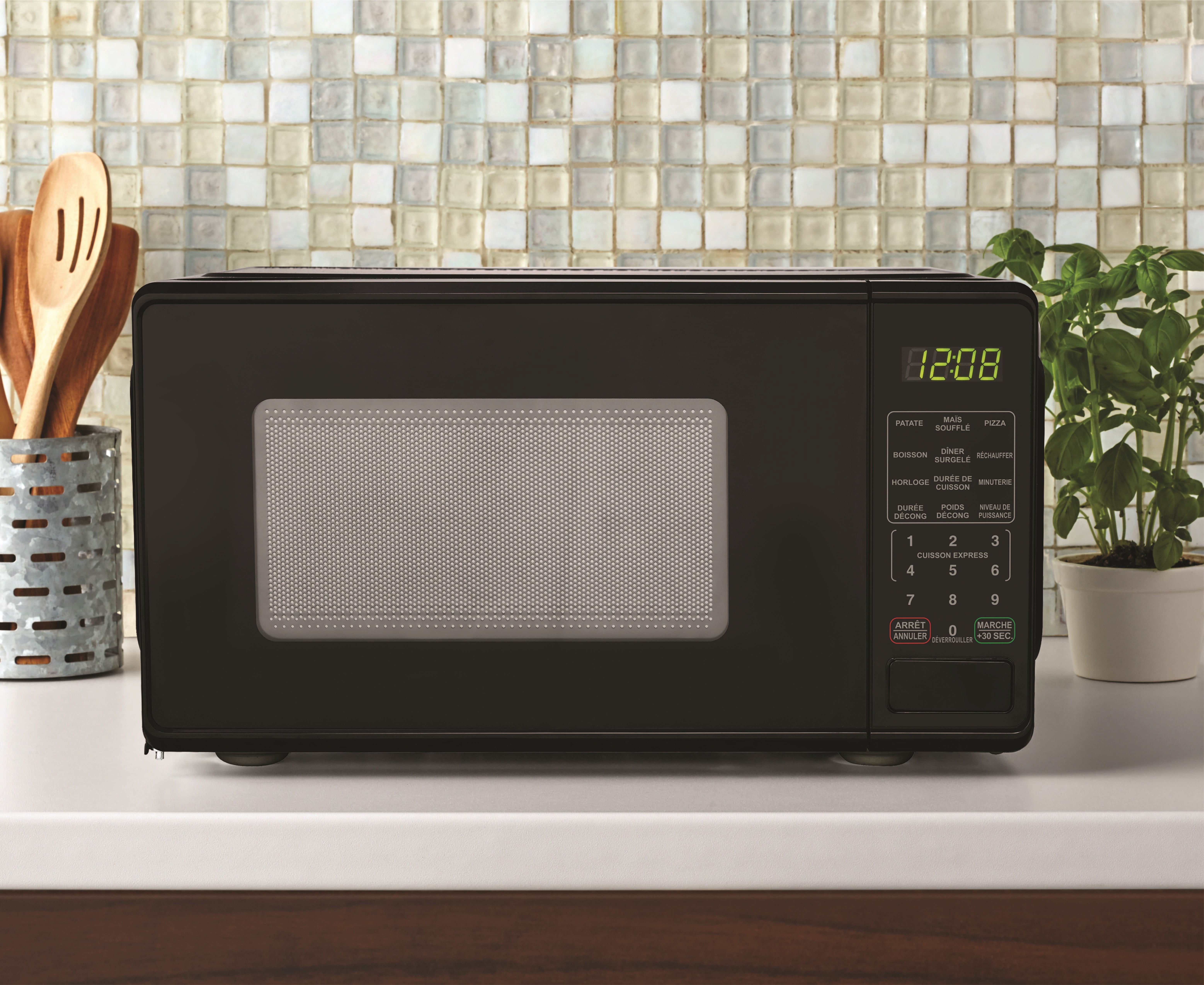 Mainstays 0.7 Cu ft Countertop Microwave Oven, 700 Watts , Black, Child Safety Lock