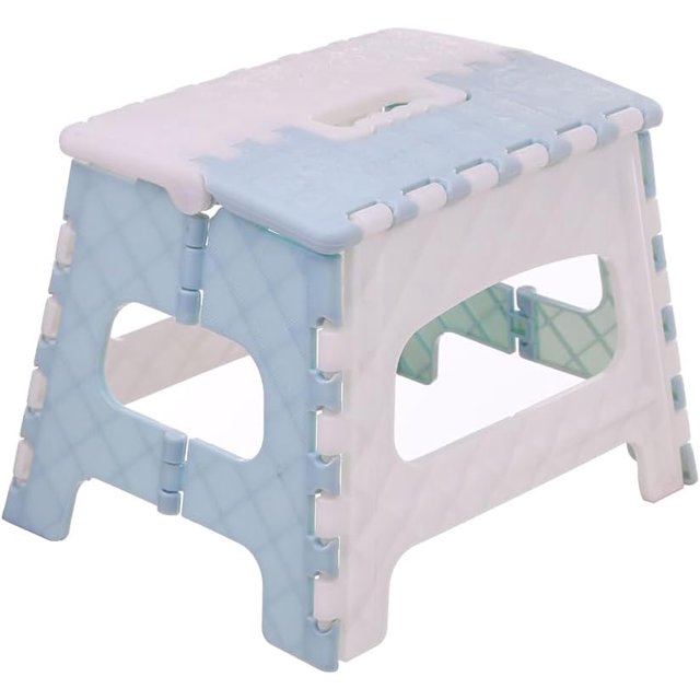 Folding Step Stool Portable Plastic Step Stool Non-Slip Kitchen Bathroom Bedroom Folding Stool Compact Plastic Step Stool Cartoon Stool Outdoor Fishing Children's Stool (Light Blue)