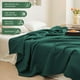 thumbnail image 5 of Manta refrescante de mezcla de algodón y rayón para quienes duermen con calor, transpirable y ligera, con regulación de temperatura para cama o sofá. Aestivo | Verde militar | AESTIVO, 5 of 7
