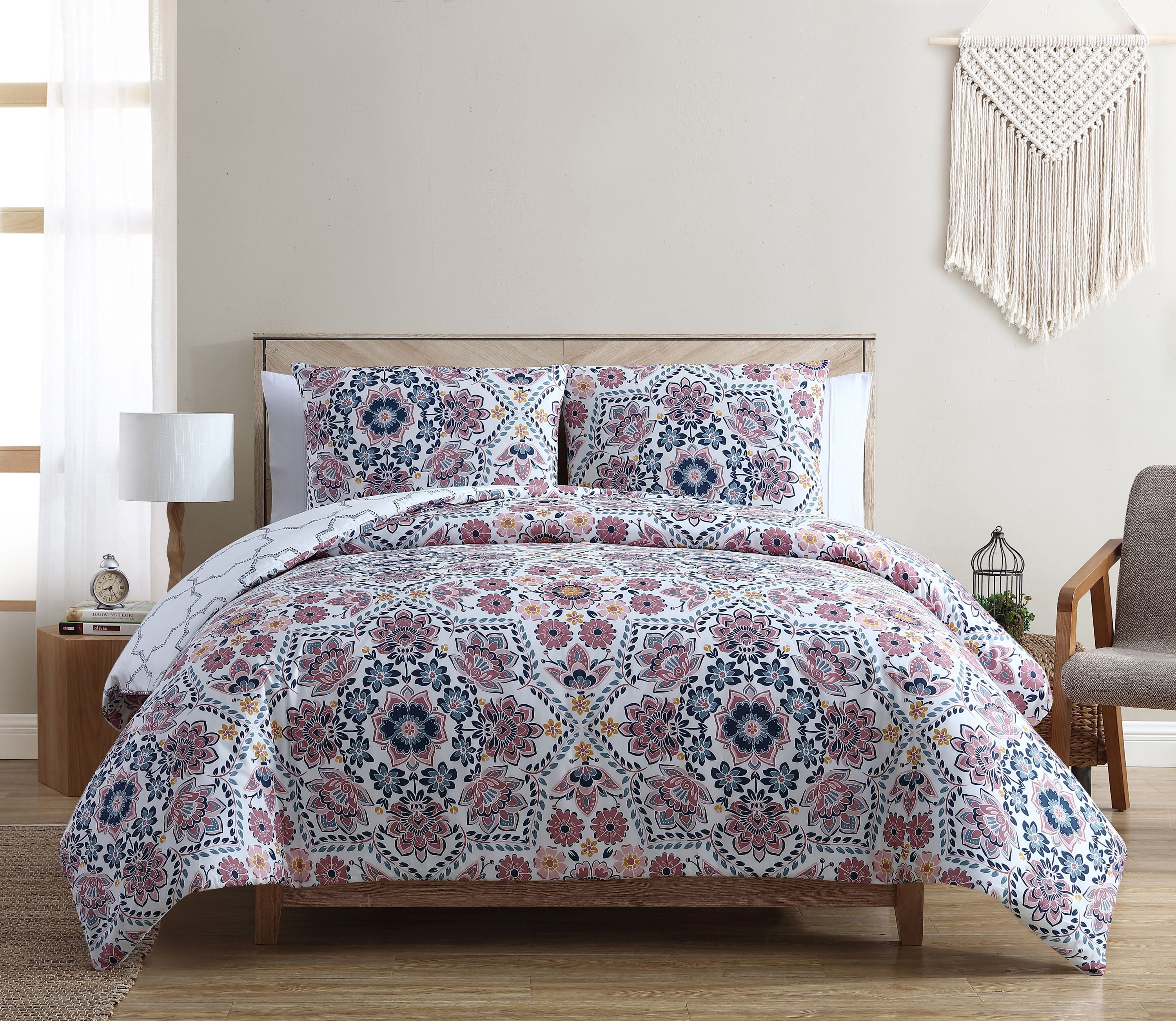 VCNY Home Agnes Reversible Floral Medallion Duvet Cover Set, Full/Queen