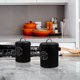 thumbnail image 5 of Latas de almacenamiento de verduras con tapa, juego de 2 frascos de metal para cebolla, ajo, patatas, botes de cocina, recipientes para verduras con orificios de ventilación, color negro, 5 of 7