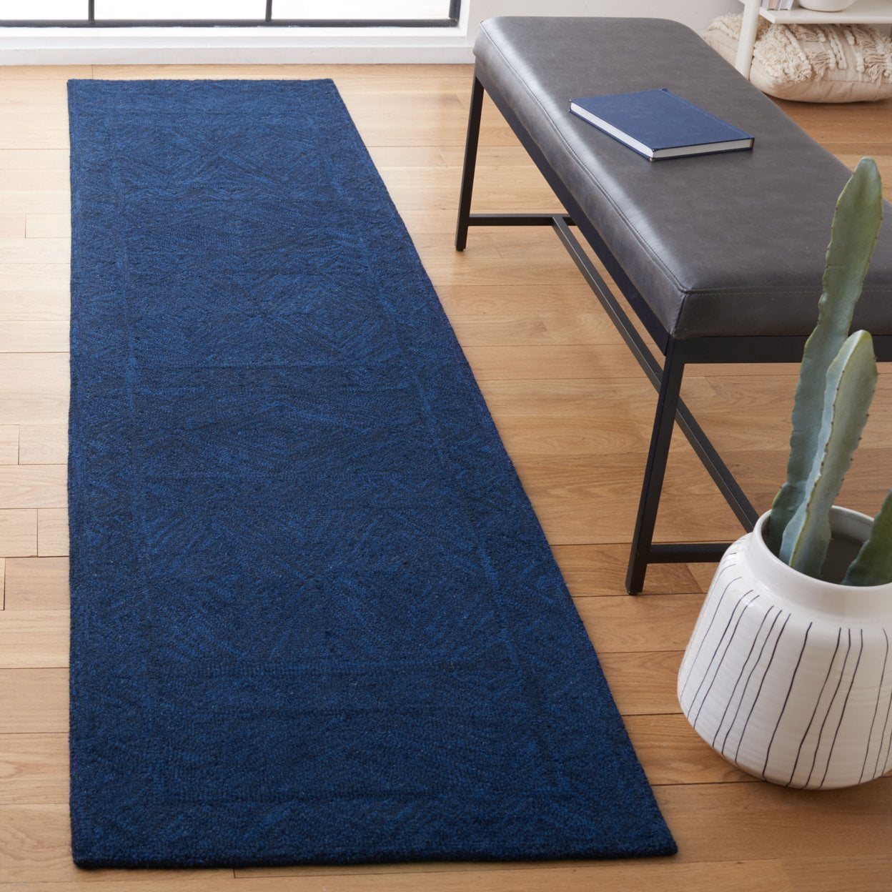 SAFAVIEH Metro Delbert Diamond Area Rug, Blue, 3' x 5'