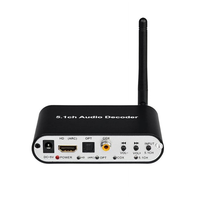 dac651c decodificador de audio 5.1 receptor bluetooth 5.0 dts ac3 flac ape hd a compatible extractor convertidor enchufe ue, vista frontal centrada de un decodificador negro con antena vertical; panel trasero con entrada DC, HDMI (ARC), óptica, coaxial, USB, botón INPUT, salidas analógicas 3.5 mm para 5.1 canales y botones de volumen. Suele usarse también como receptor Bluetooth V5.0 para streaming desde dispositivos móviles.