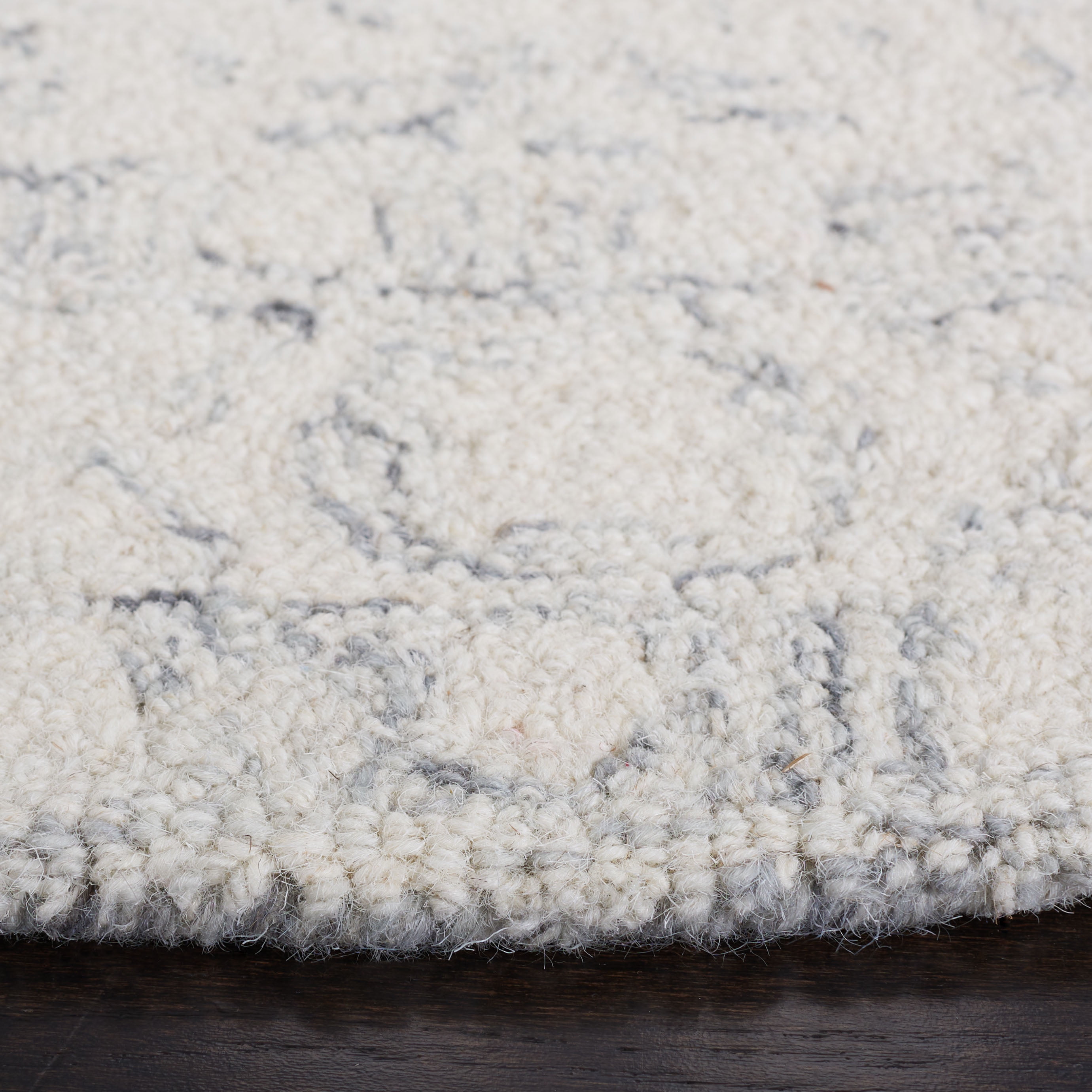 SAFAVIEH Micro-Loop Robina Floral Area Rug, Charcoal/Ivory, 3' x 3' Round