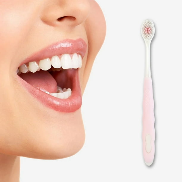 Cepillos de dientes para parejas Experience Together con cabezales redondos, cerdas suaves de alta densidad y diseño ergonómico. Fabricados en plástico, ideales para uso doméstico.