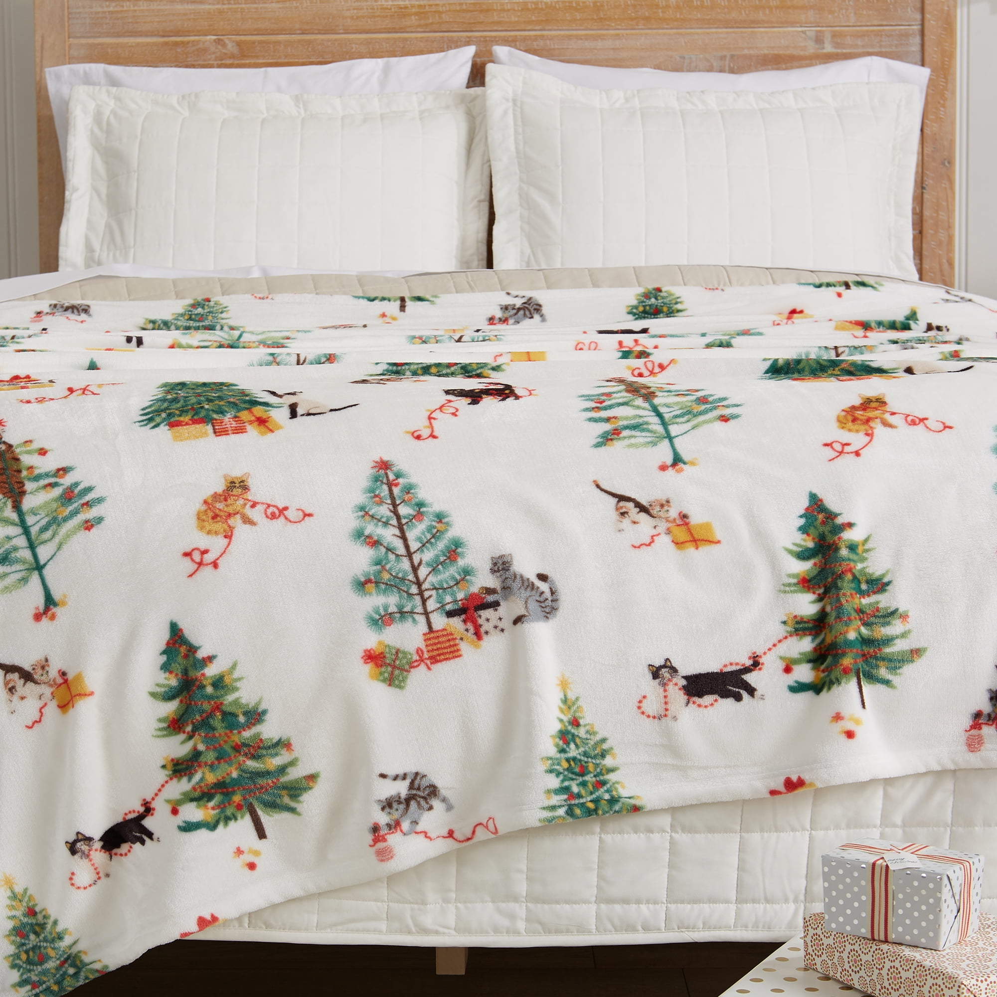 Great Bay Home Velvet Plush Fleece Holiday Printed Warm and Cozy Bed Blanket  (Twin, Holiday Cats)