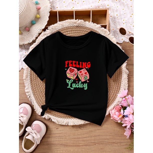 Camiseta informal de verano para niña: tejido de punto cómodo, cuello redondo, manga corta, blanca con estampado gráfico "FEELING LUCKY", diseño de fresa y pizza, perfecta para...