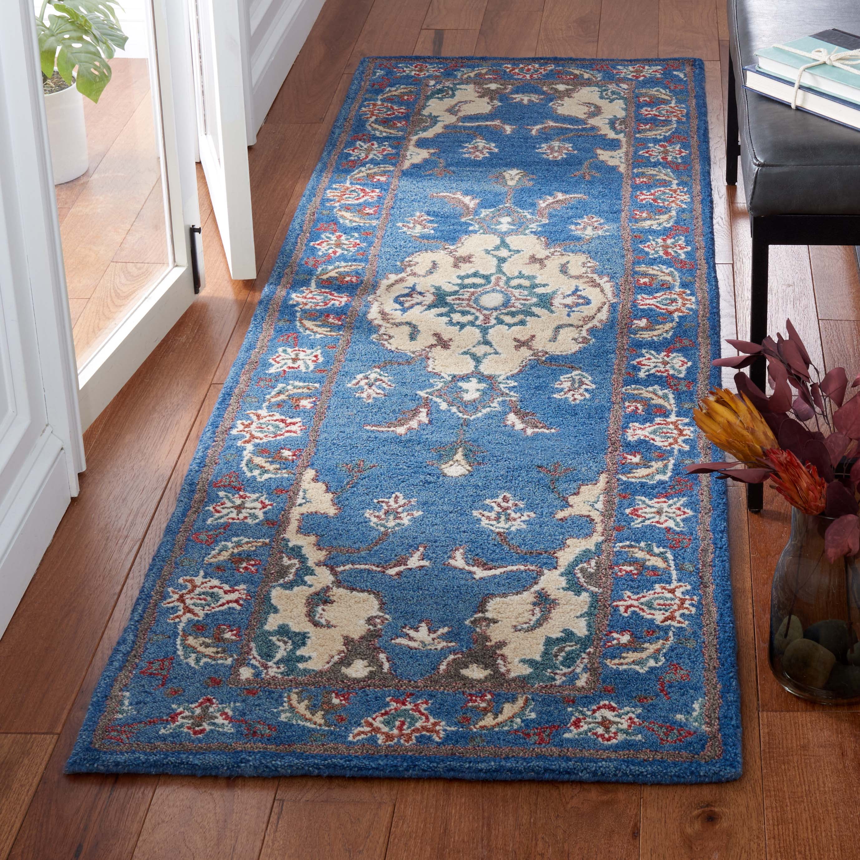 SAFAVIEH Antiquity Christopher Oriental Runner Rug, Blue/Ivory, 2'3" x 8'