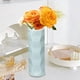 thumbnail image 4 of Jarrón decorativo de plástico para flores | Diseño geométrico moderno | Acabado imitación ratán y porcelana | Decoración versátil para el hogar y la oficina | 19 cm de alto, 4 of 6
