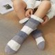 thumbnail image 4 of Calcetines pantuflas de mujer Yashi suaves y peludos de chenilla a rayas, 4 of 5