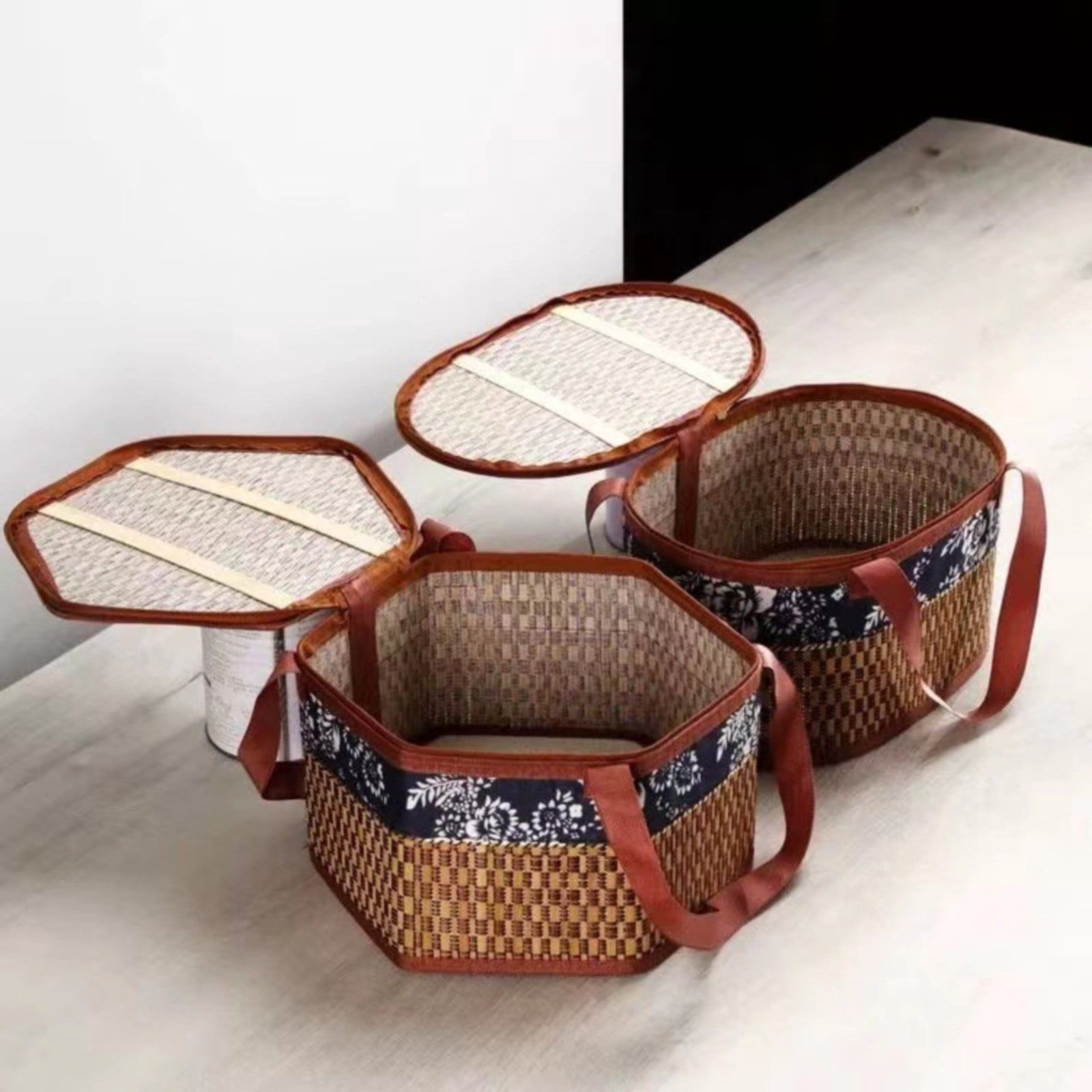 Wicker Picnic Basket with Lid, Folding Fruit Basket with Handles Food Storage Basket for Outdoor Picnic, Woven Basket Wicker Storage Bag (3 Size Options)