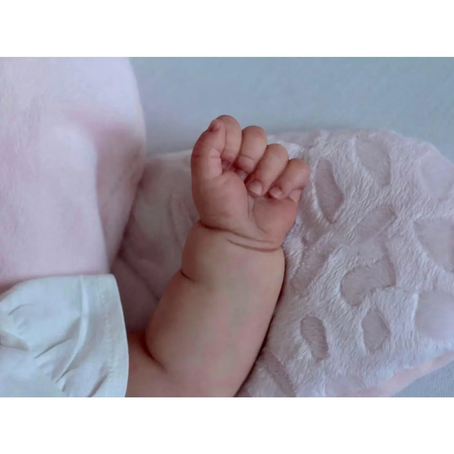 19Inch Peaches Finished Newborn Baby Soft Cloth Body Lifelike Reborn Baby Doll with 3D Skin Multiple Layers Painting Visible Veins