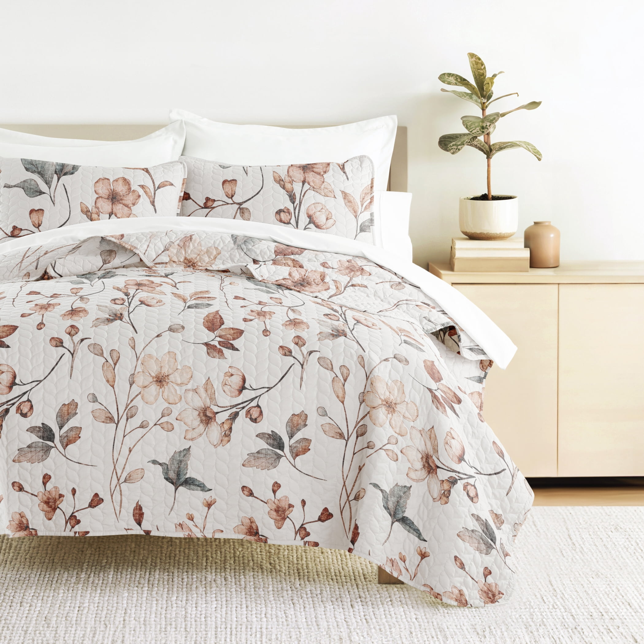 Lightweight Quilt Sets - Wrinkle Free - Coverlet Floral Patterns by Comfort Canopy