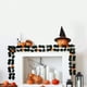 thumbnail image 1 of Pack de 2 guirnaldas de hoja de arce sintético | Vid artificial de 78,7" - hojas otoñales de plástico multicolor, decoración reutilizable para las fiestas de Halloween, acento de escaleras en la, 1 of 6