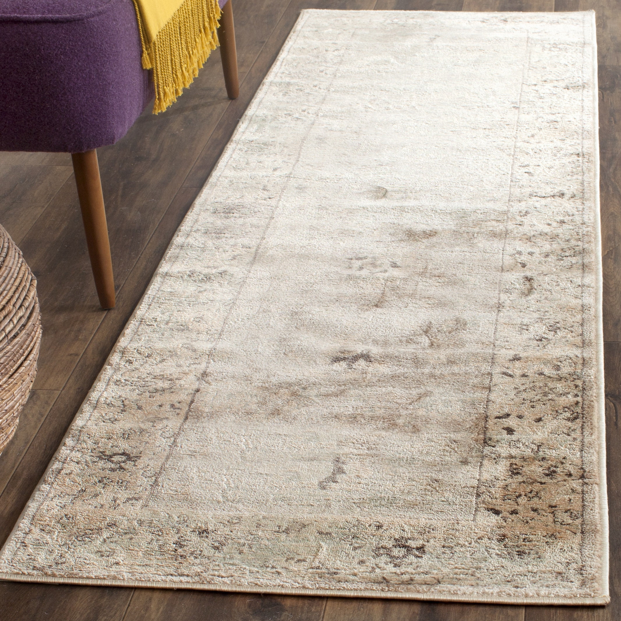 SAFAVIEH Vintage Rosabel Oriental Runner Rug, Light Grey/Ivory, 2'3" x 7'