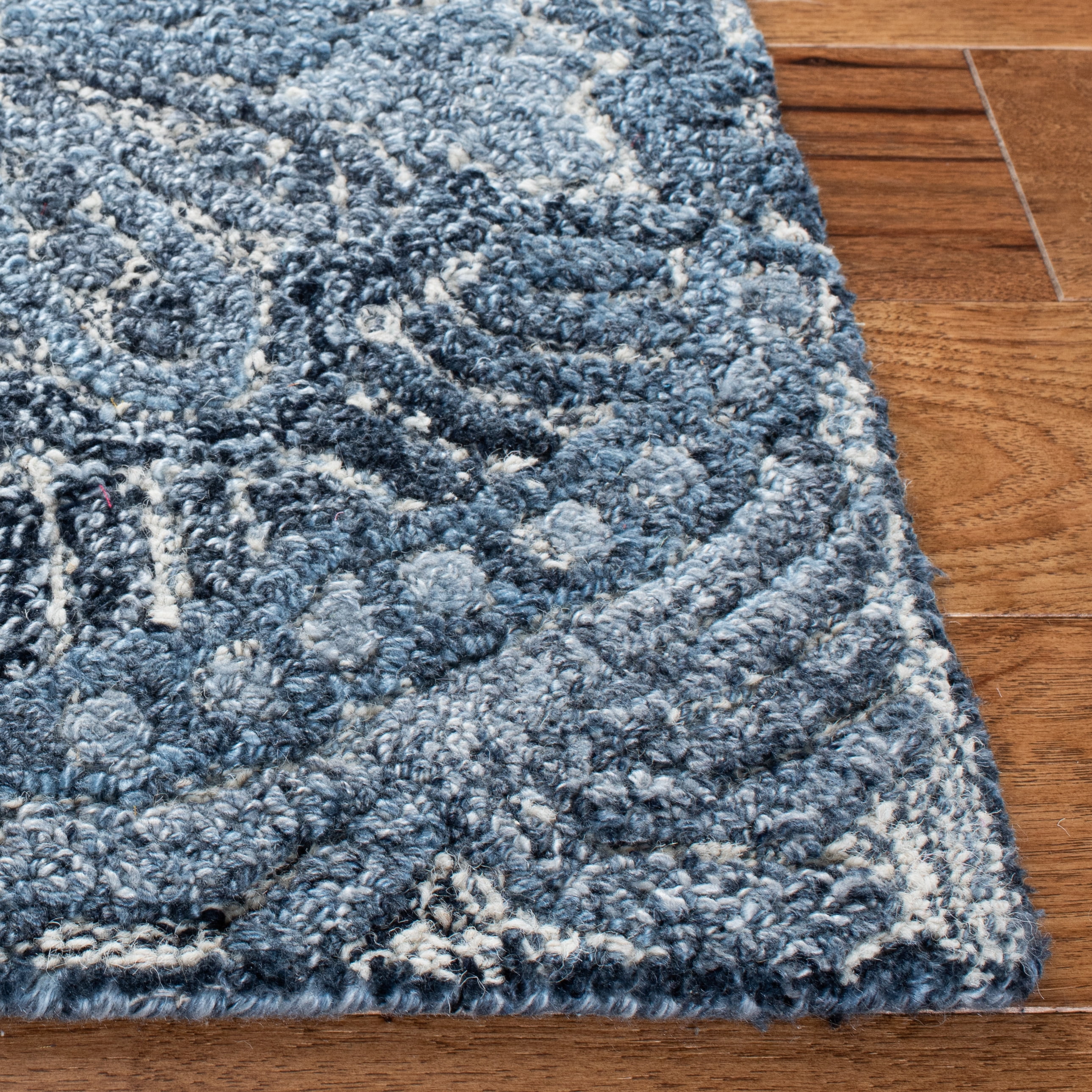 SAFAVIEH Marquee Georgiana Floral Area Rug, Blue/Grey, 6' x 6' Square