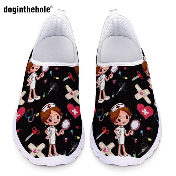 Zapatillas de deporte doginthehole con estampado de dibujos animados de enfermera y médico para mujer, zapatillas planas de malla ligera, mocasines transpirables de verano, zapatos planos