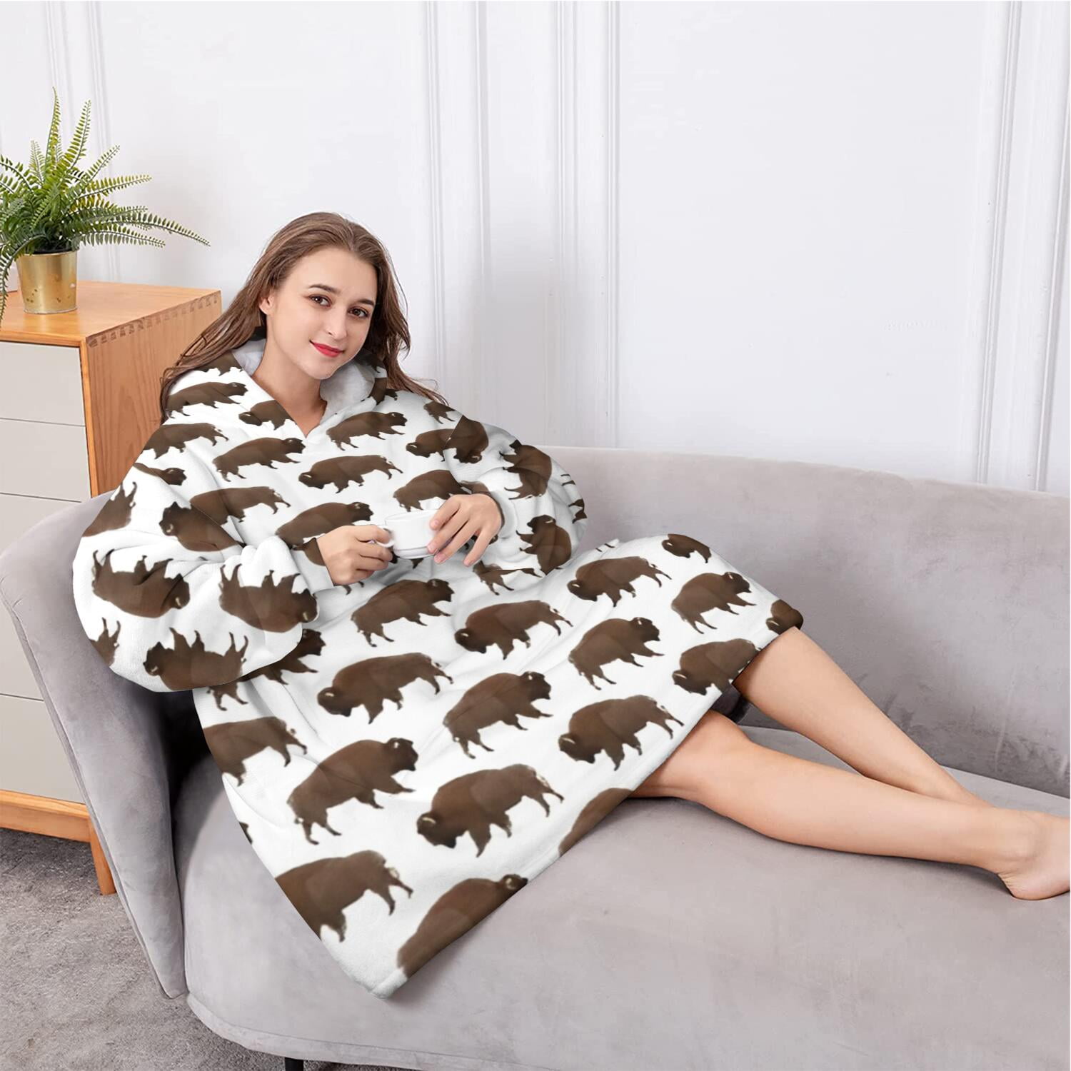 Oversized Wearable Blanket Hoodie,White Buffalo Pattern Sherpa Blanket Hoodie with Super Pockets,Super Warm Fuzzy Pullover for Women & Men