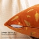 thumbnail image 4 of Paquete de 2 fundas de almohada decorativas navideñas de 18 x 18 pulgadas con hojas de plumas doradas, almohadas cuadradas de terciopelo, 4 of 6