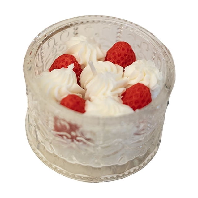 Velas de aromaterapia con pastel de fresa romántico que crean un ambiente con exquisitas fragancias de aceite para una experiencia encantadora.