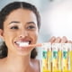 thumbnail image 5 of Mejora tu experiencia bucal con los cepillos de dientes para adultos Couples' de cerdas suaves, diseñados para uso doméstico y con un cepillo de dientes de plástico ergonómico., 5 of 7