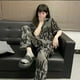thumbnail image 2 of Conjunto de pijamas de manga corta con dibujos animados para mujer, pantalones largos, cárdigan cómodo, Tops, lindo, primavera, verano, otoño, 2 of 4