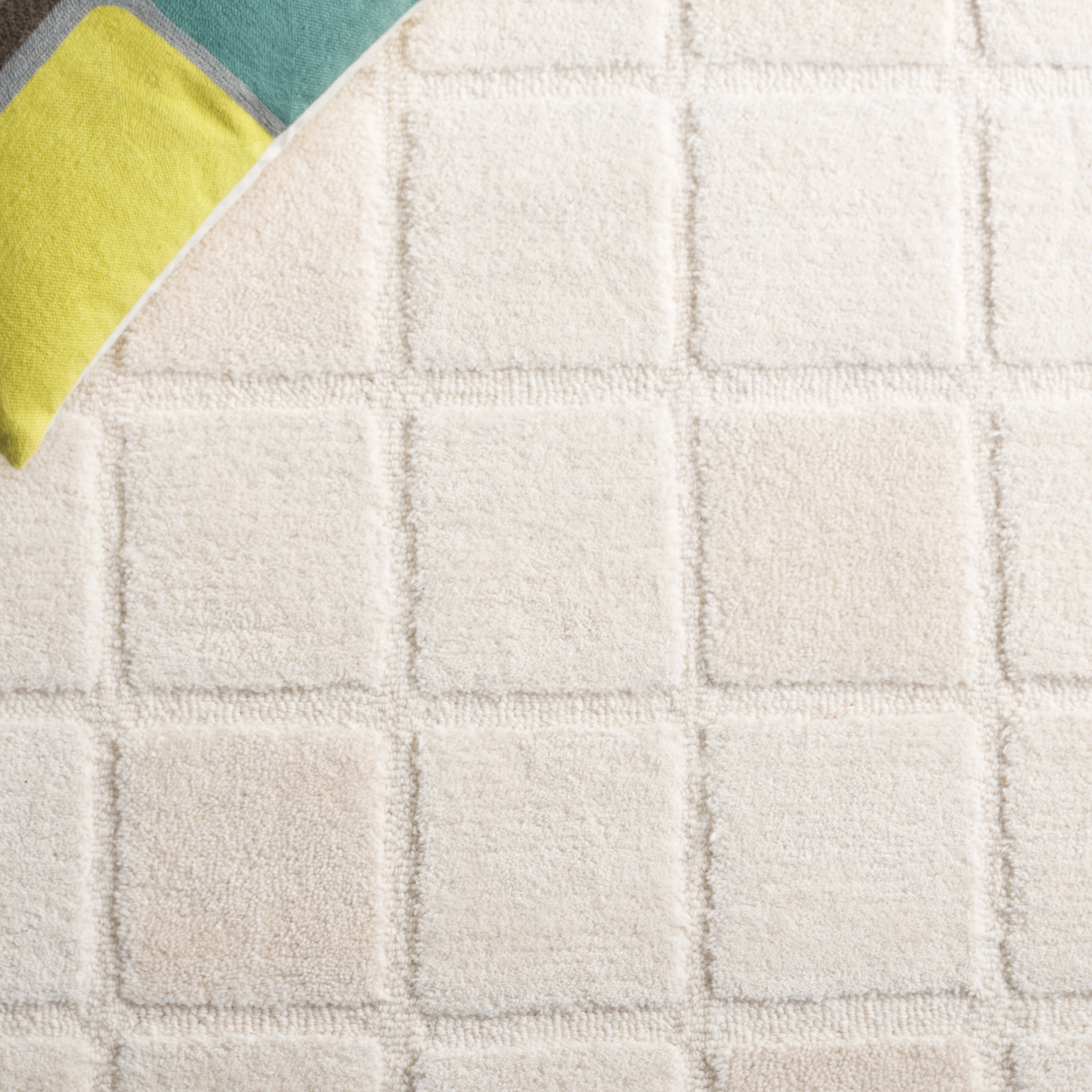 SAFAVIEH Mykonos Donnchad Geometric Area Rug, Ivory, 9' x 12'