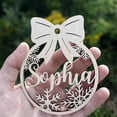 thumbnail image 4 of Bola de copo de nieve navideña personalizada con diferentes nombres, adorno de madera navideño personalizado con nombre, regalo de Navidad para el hogar, 4 of 5