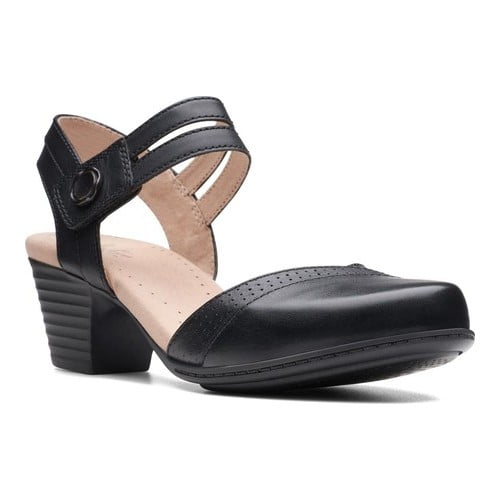 clarks women's closed toe sandals