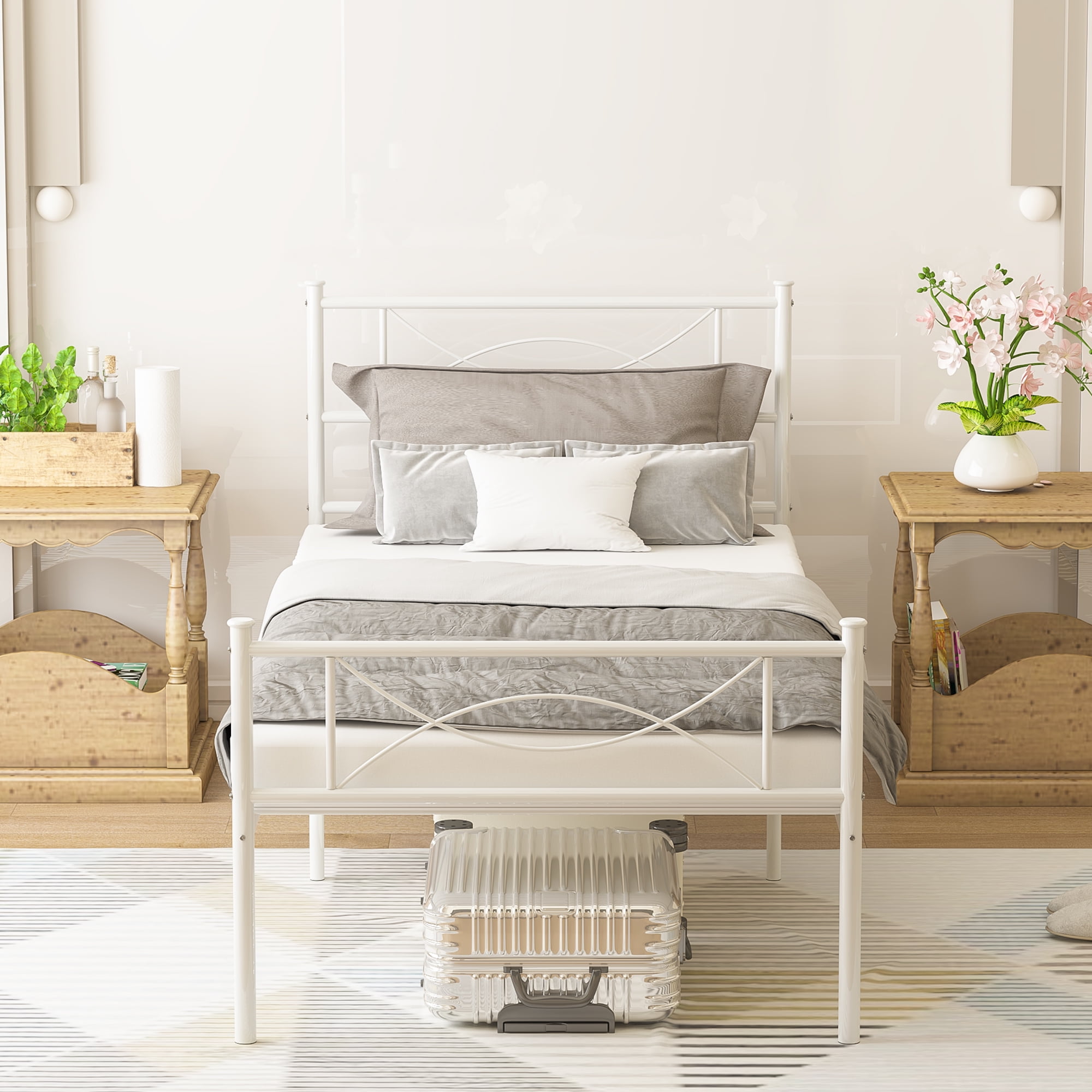 Weston Home Montgomery Spindle Metal Platform Queen Bed, White