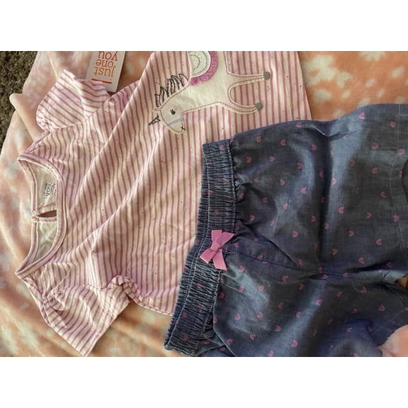 Carters 2 piece set girls, shorts and shirt