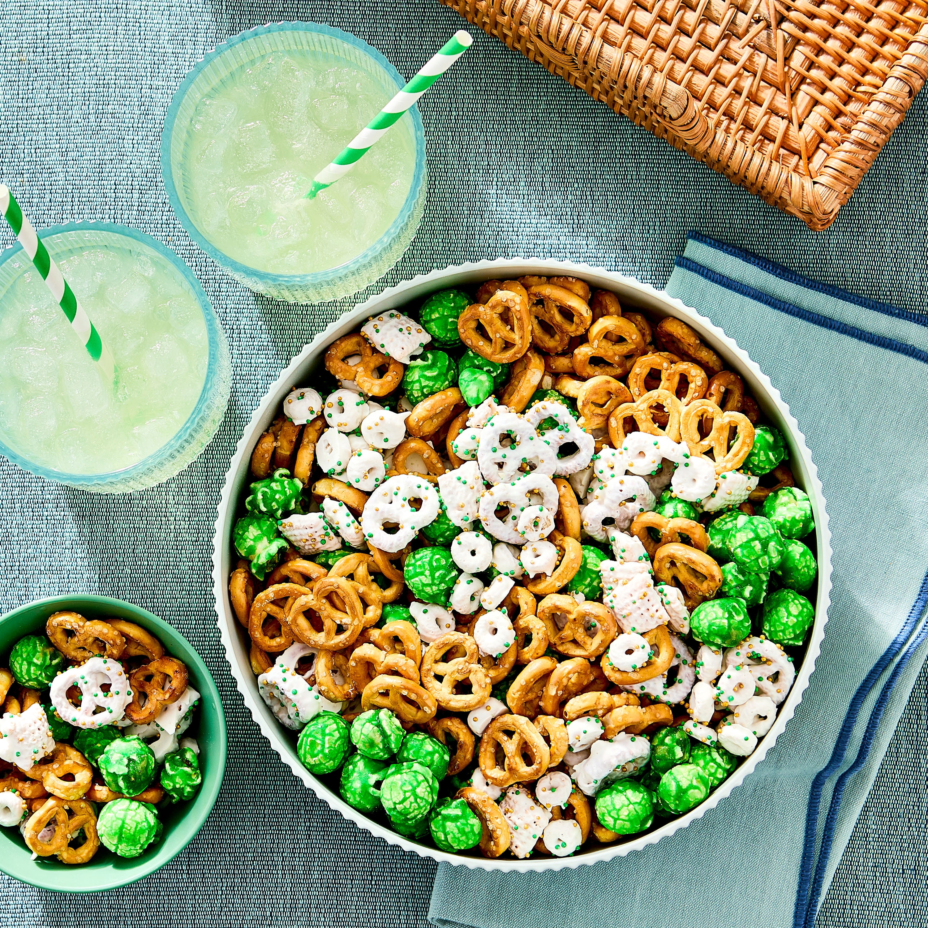 Freshness Guaranteed Shamrock Snack Mix, 9 oz, Reclosable Container