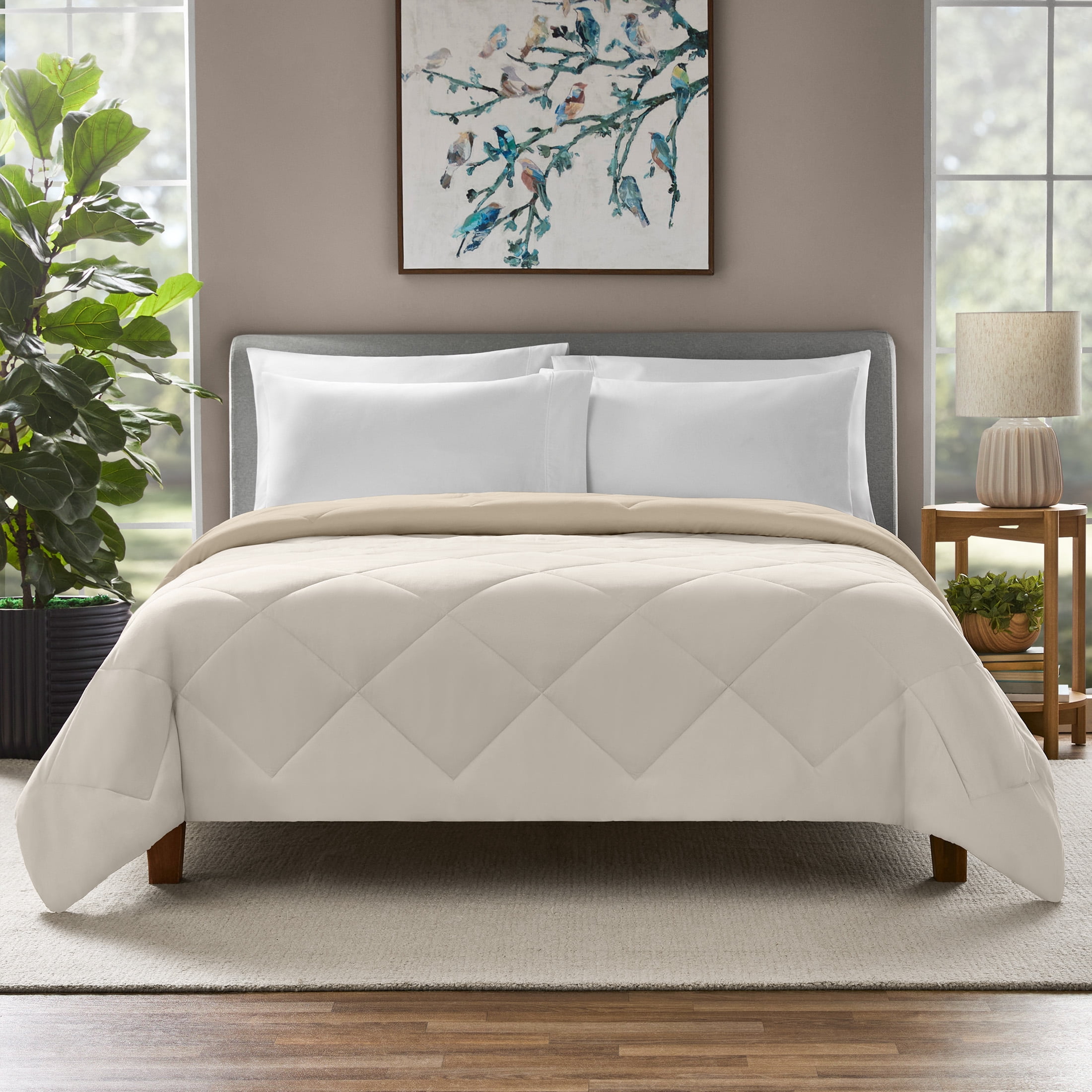 Mainstays King Comforter, All-Season Reversible Microfiber, Beige / Ivory