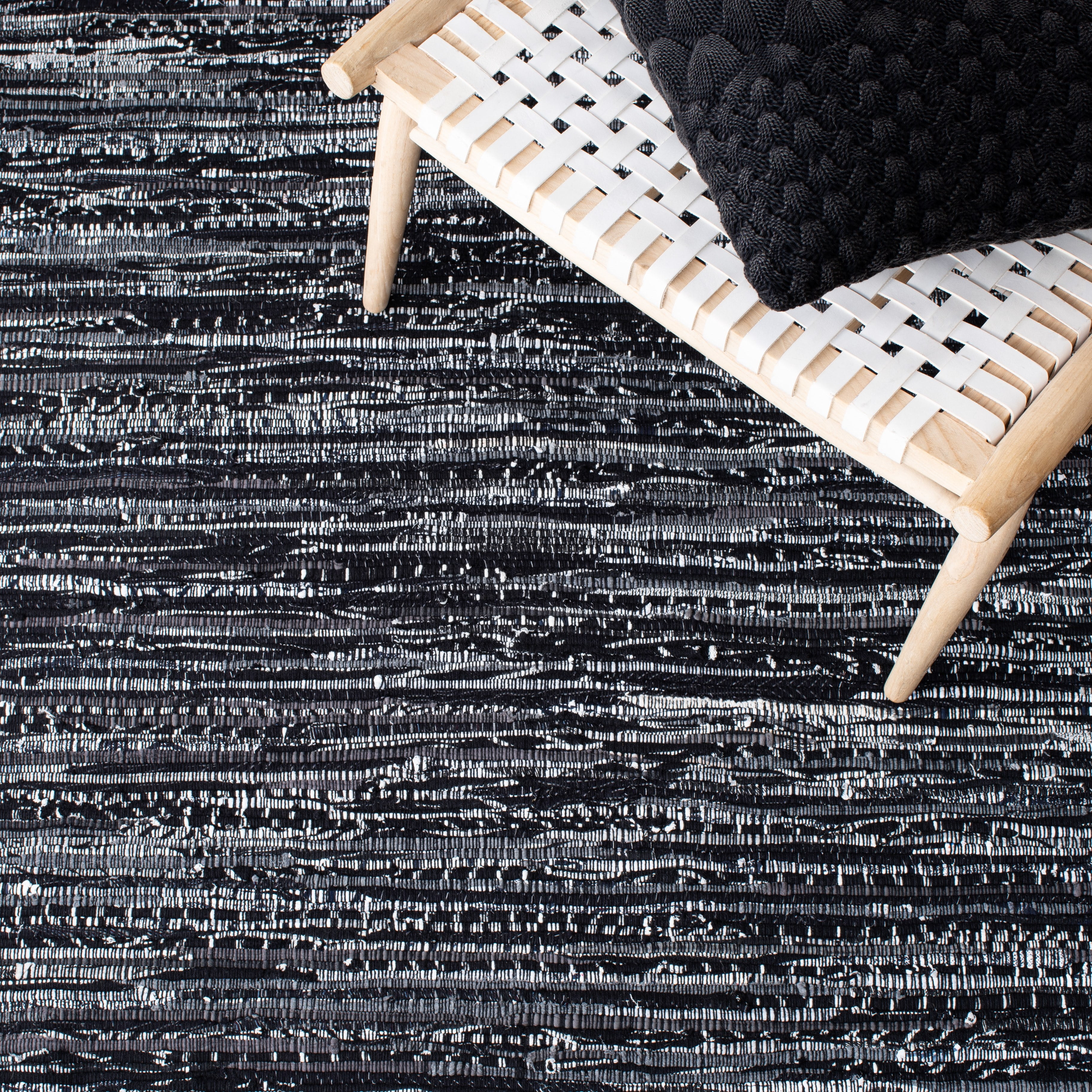 SAFAVIEH Rag Robynne Striped Cotton Area Rug, Black, 4' x 6'