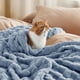 thumbnail image 4 of Manta Bedsure Ashley de forro polar azul para sofá, 230 x 230 cm, 4 of 7