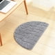 thumbnail image 5 of Bewildely Alfombrilla de baño, alfombra suave, alfombrilla semicircular de microfibra para puerta, alfombra esponjosa absorbente de agua y antideslizante Decoración del hogar gris 50x80cm Bewildely HA7267-02B, 5 of 6