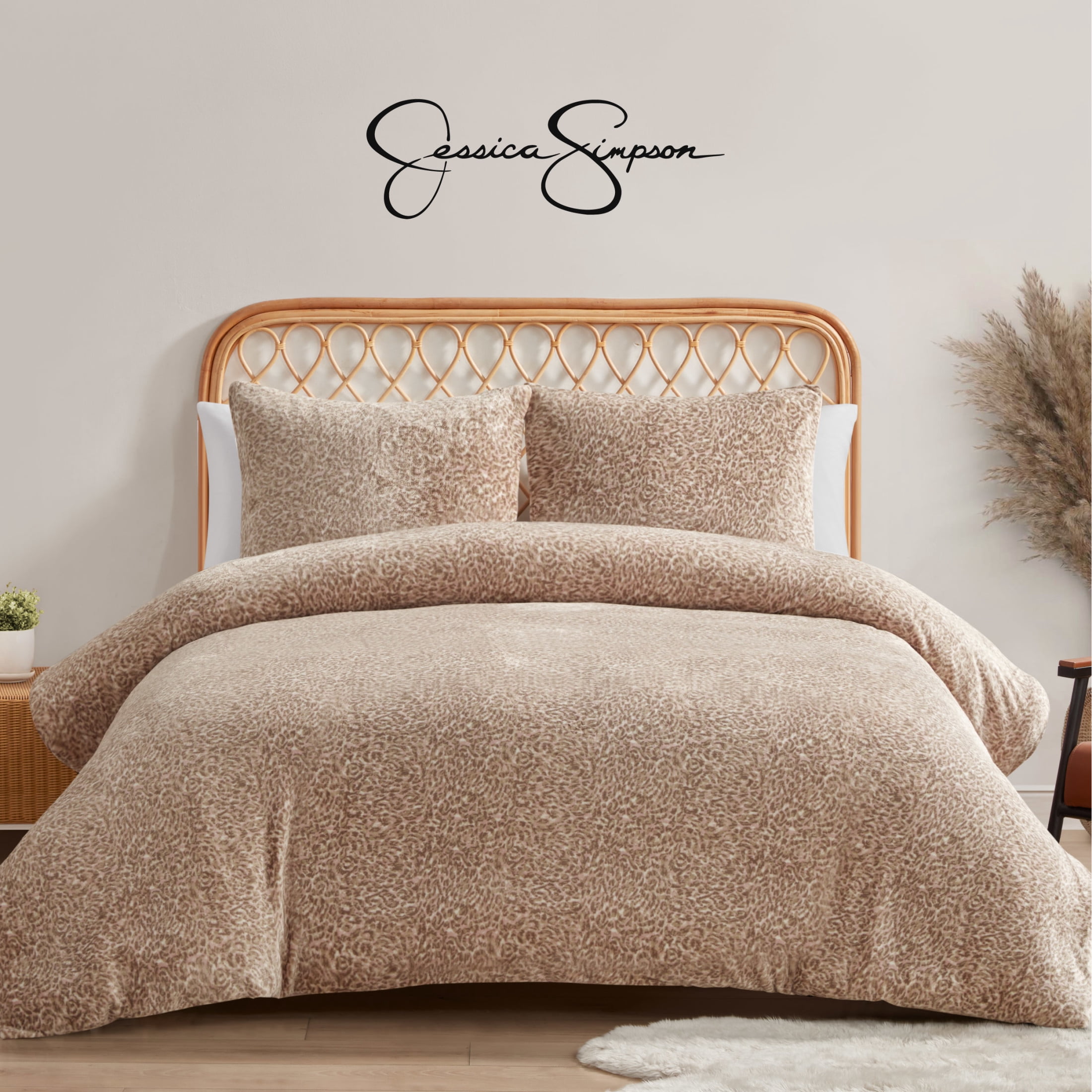 Jessica Simpson Blush Pink Leopard Printed Plush Comforter Set Twin/Twin XL Size - 2 Piece Set