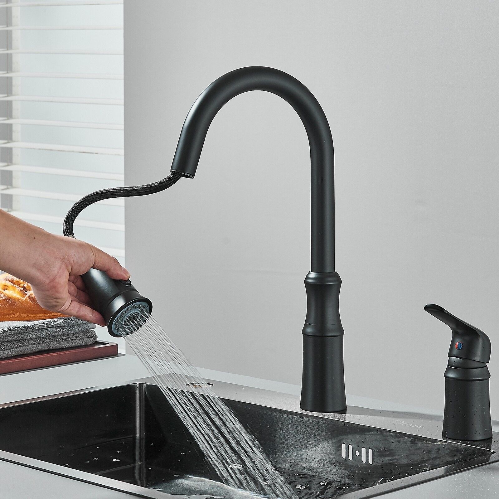 Black Kitchen Faucet Single Hanle 2Hole Sink Mixer Faucet Pull Out/Down Sprayer