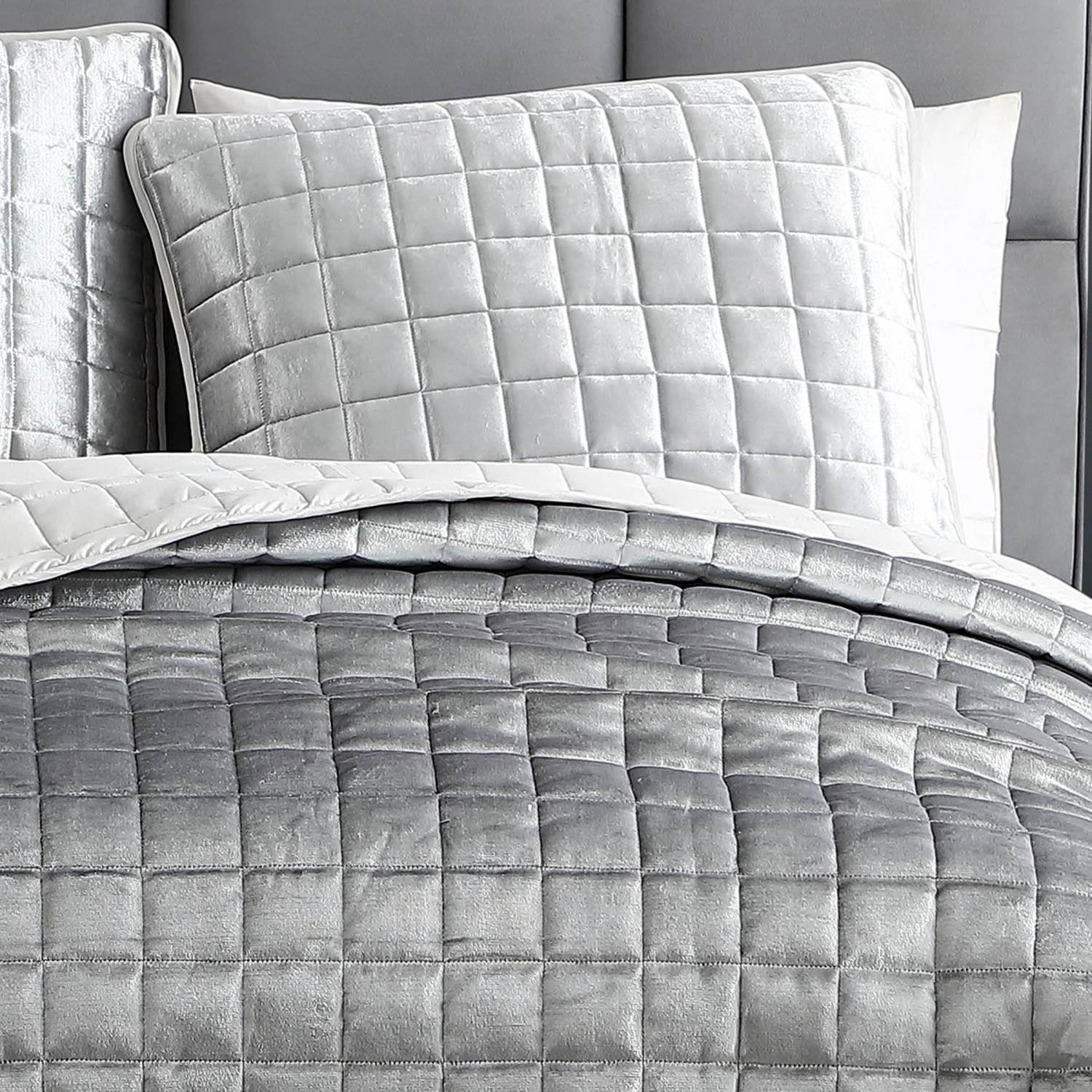 Riverbrook Home 3 Piece Quilt Set, King, Silver, Lyndon, Polyfill, Adult