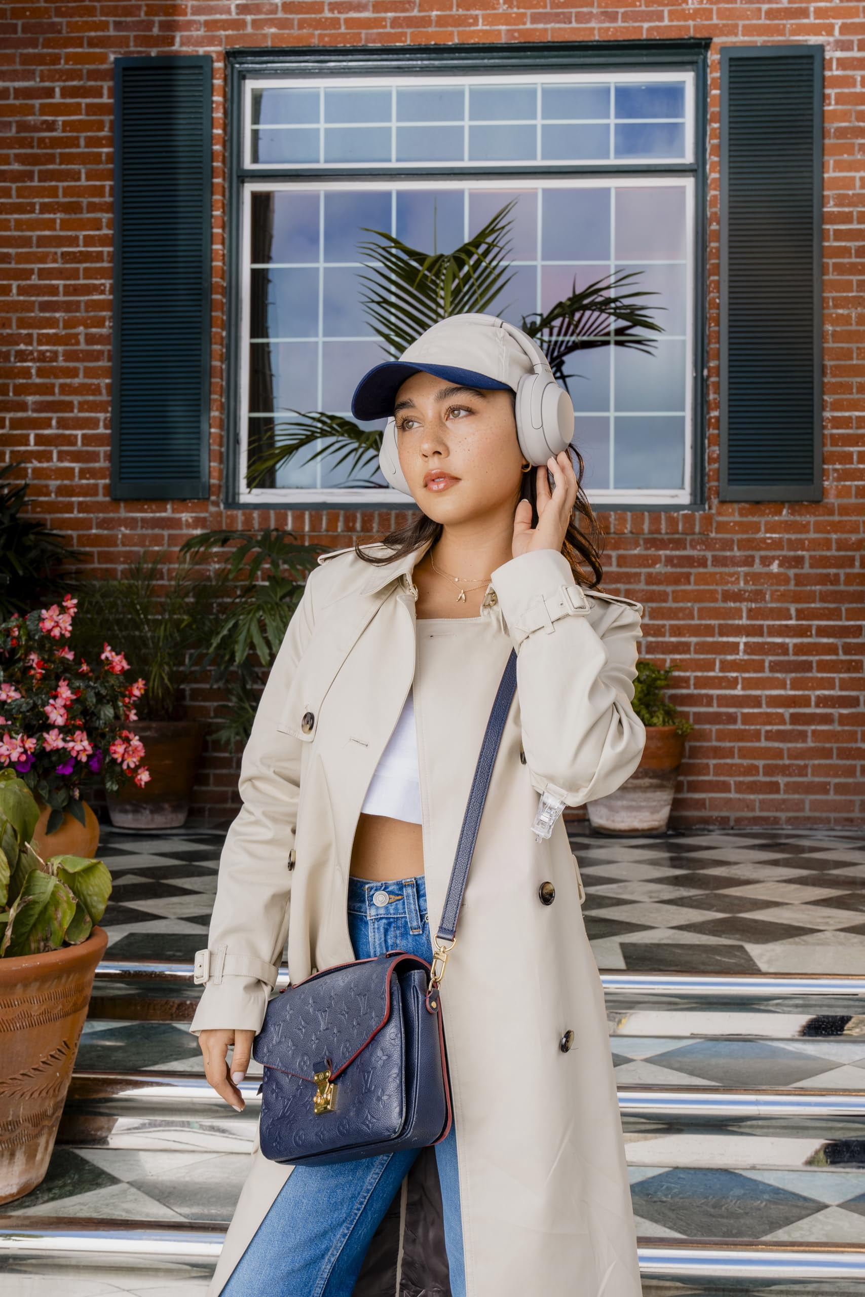 WH-1000XM4 Wireless Premium Noise Canceling Overhead Headphones with Mic for Phone-Call and Alexa Voice Control, Black WH1000XM4
