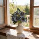 thumbnail image 1 of Plantas Verdes Artificiales De Tela Ramo de rosas artificiales de tela azul marino,arreglos florales falsos para decoración de bodas,hogares y hoteles (1 pieza) Rkxzt, 1 of 8