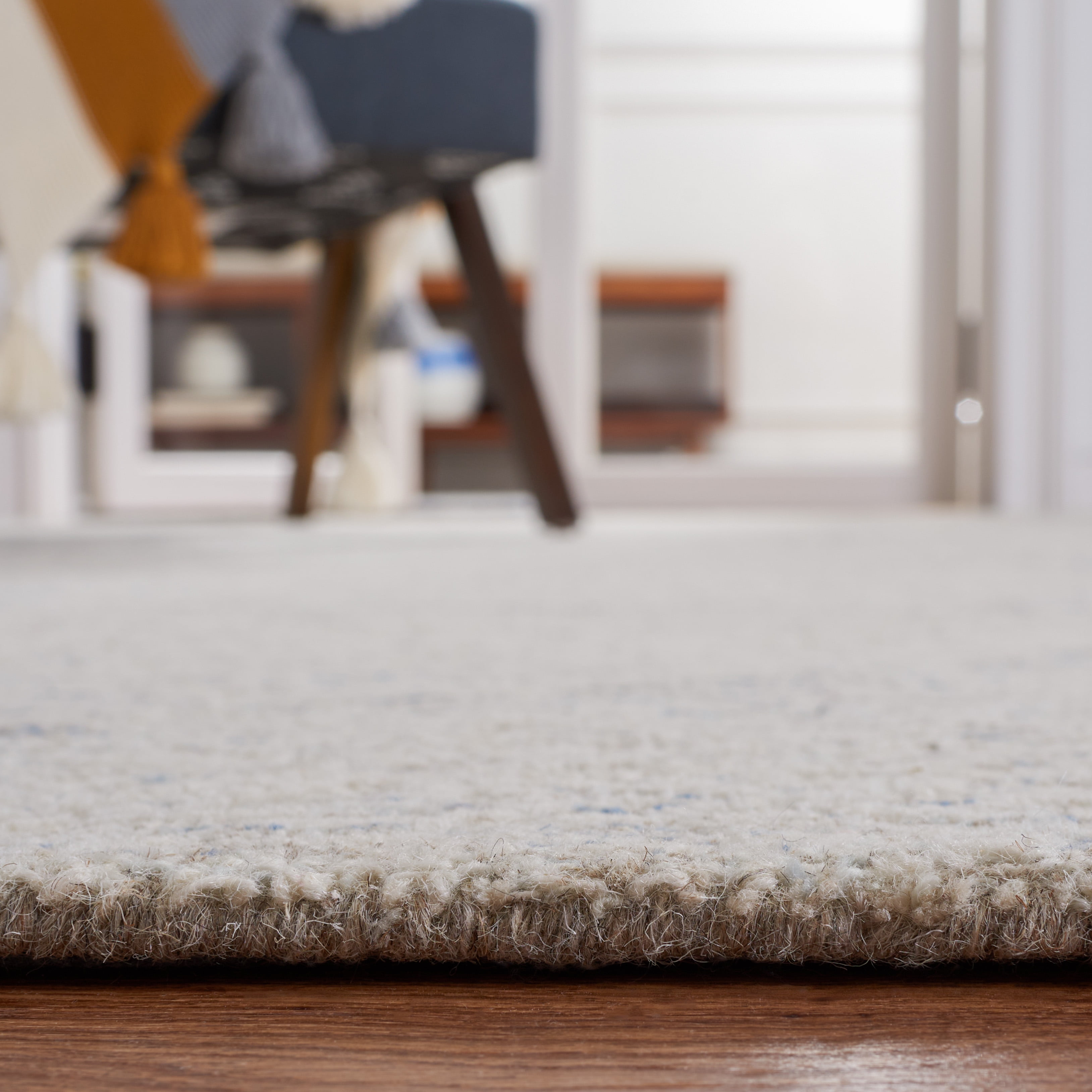 SAFAVIEH Metro Alaois Medallion Runner Rug, Light Blue/Ivory, 2'3" x 8'