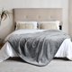 thumbnail image 3 of Manta impermeable Yaning para cama, sofá, 130 x 150 cm, color gris, 3 of 7