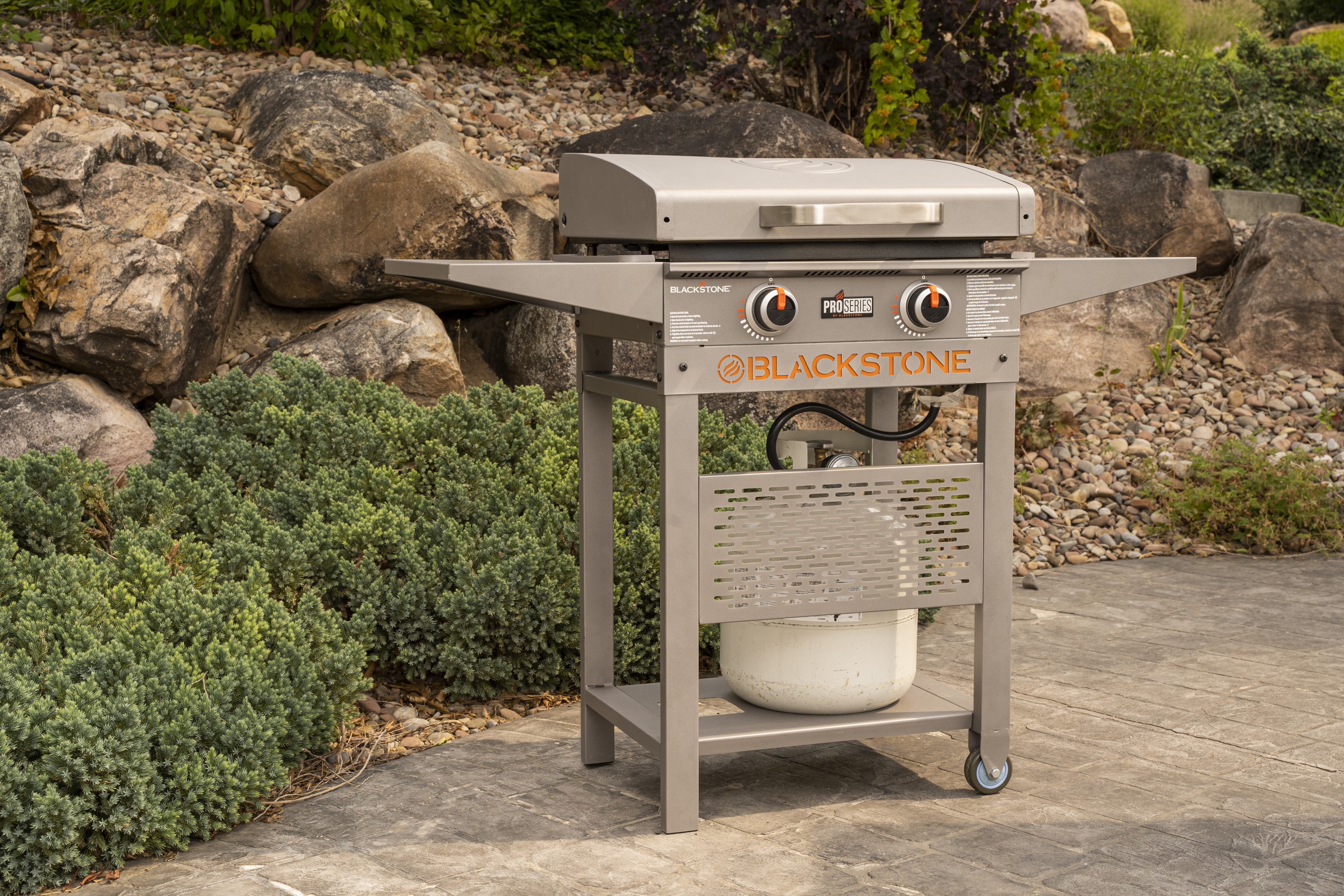 Blackstone ProSeries 2Burner 28" Griddle Cooking Station With Hood