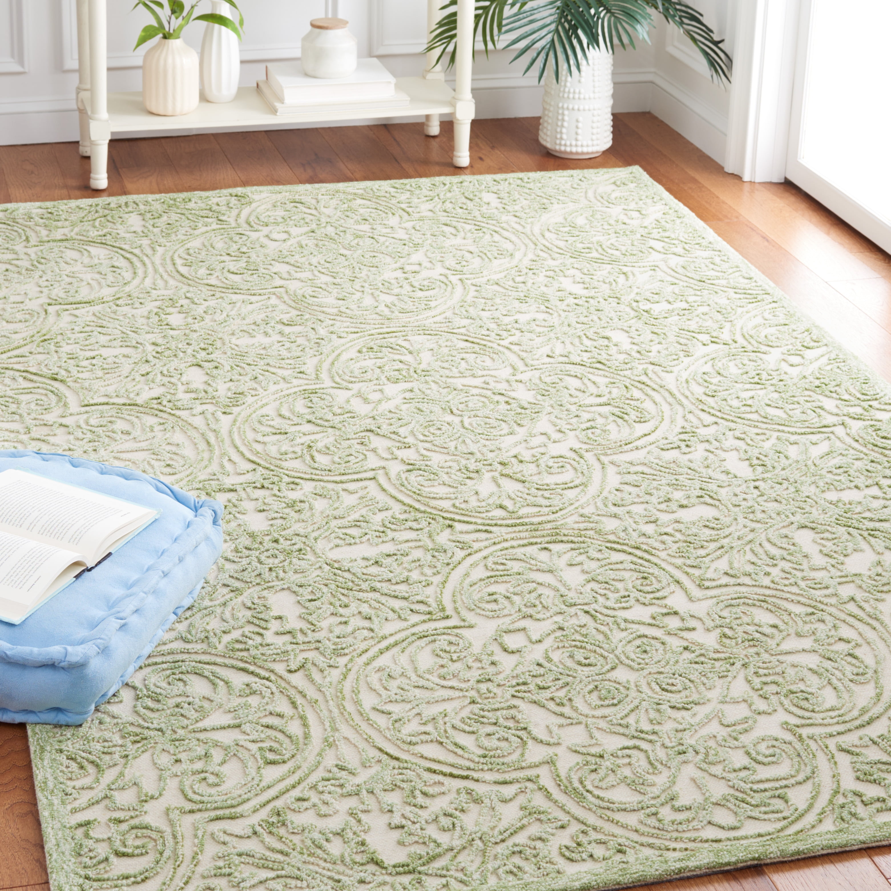 SAFAVIEH Martha Stewart Trace Floral Area Rug, Ivory/Green, 2'6" x 4'