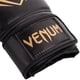 thumbnail image 3 of Guantes de Boxeo Venum Negro Dorado 16 Oz, 3 of 4