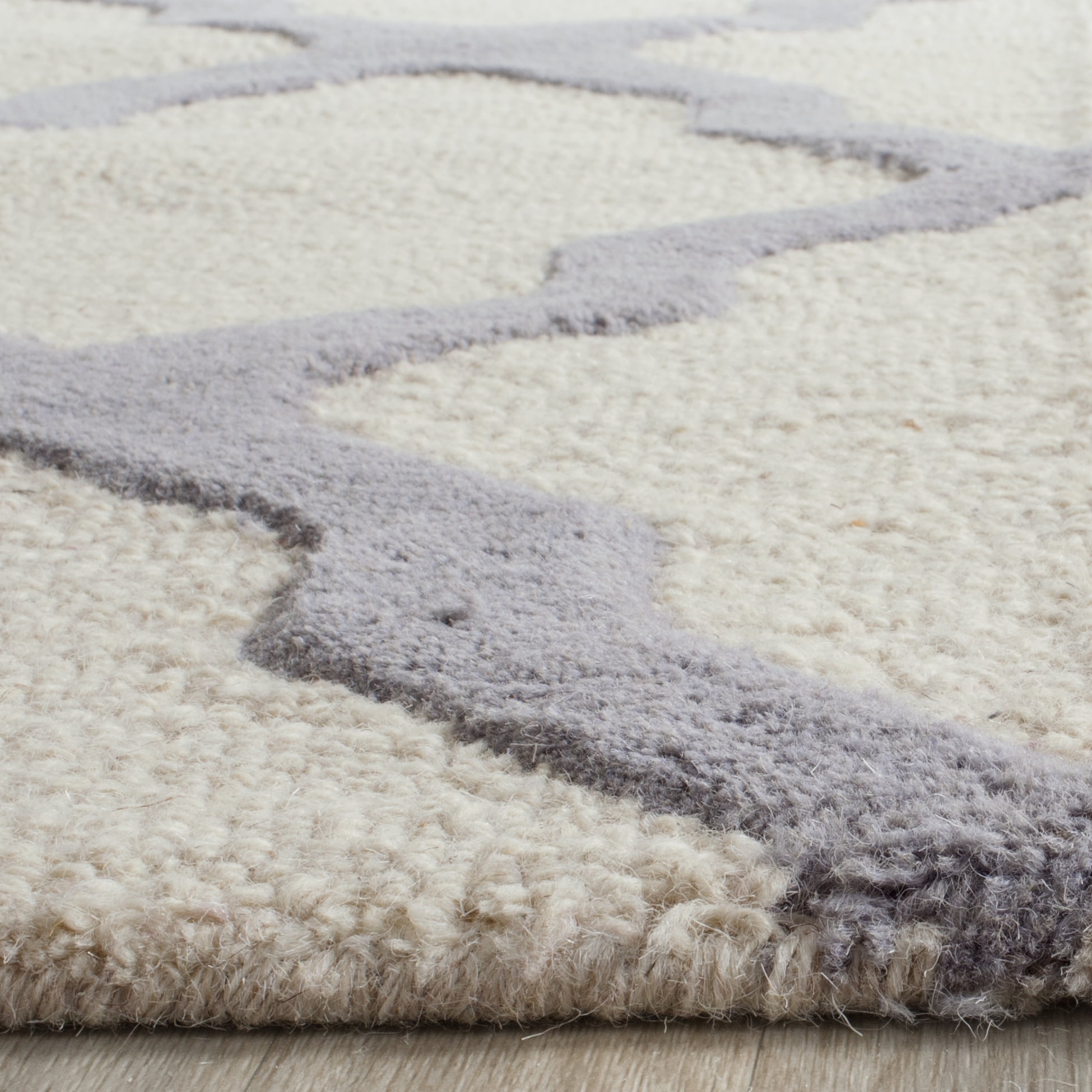 SAFAVIEH Cambridge Liam Geometric Wool Runner Rug, Ivory/Silver, 2'6" x 20'
