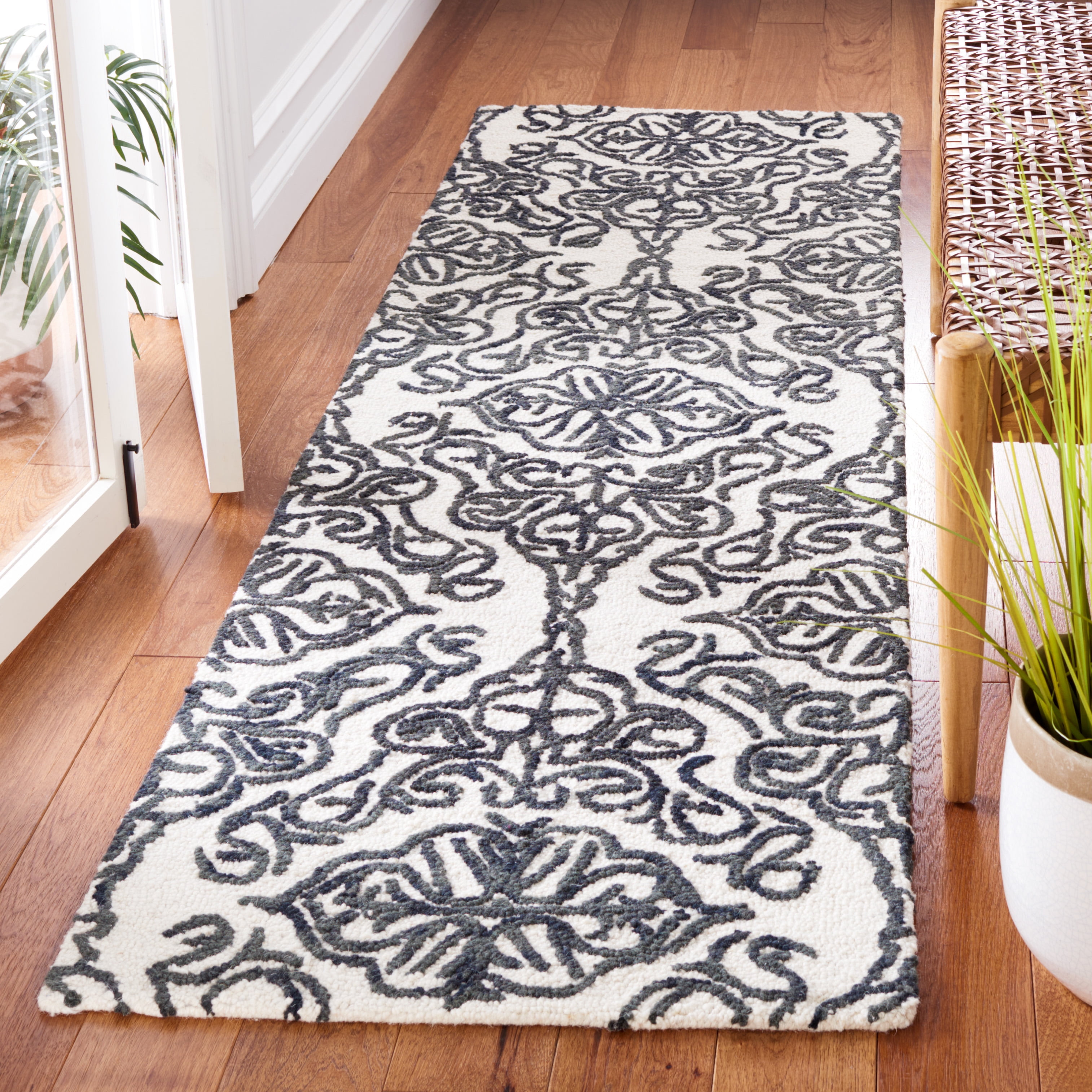 SAFAVIEH Blossom Asher Geometric Wool Runner Rug, Ivory/Black, 2'3" x 8'